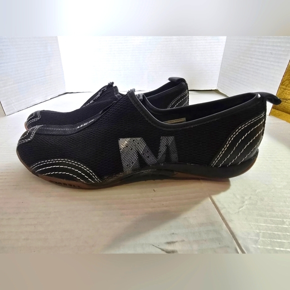 Merrell Shoes - MERRELL ZIP-TOP BLACK SNEAKERS SIZE 7 SLEEK DESIGN